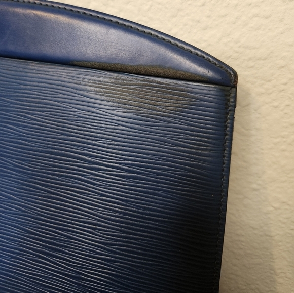 LOUIS VUITTON Epi Trousse Crete Clutch Bag Blue - Picture 15 of 16